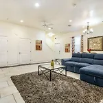 Inviting 3Br Condo Steps From St Charles Ave