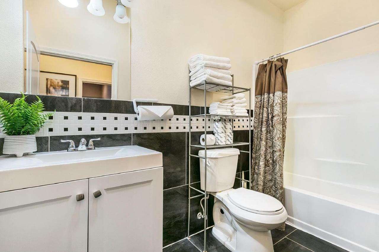 Inviting 3br Steps From St Charles Ave *